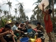 Пострадавшие от урагана в Мьянме. Фото AFP