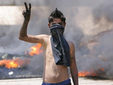 Ливанский подросток в Бейруте. Фото AFP