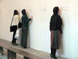 Посетители выставки "Запретное искусство". Фото с сайта sakharov-center.ru