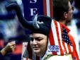 Сторонник республиканцев в шапке-слоне. Фото AFP
