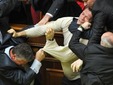 Драка в Верховной Раде 27 апреля. Фото (c)AFP