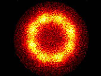 Так выглядит "глазами" приборов аннигиляция ускользнувших от ученых молекул антиводорода с "обычной" материей. Изображение пресс-службы CERN