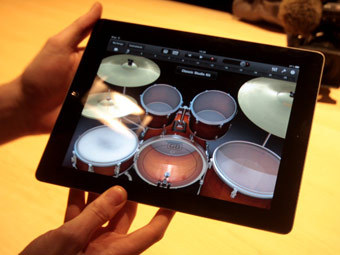 GarageBand �� ������ iPad 2. ���� "�����.��"
