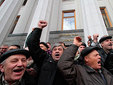 Протестующие чернобыльцы у здания Верховной Рады Украины в Киеве, 1 ноября 2011 года. Фото РИА Новости, Григорий Василенко