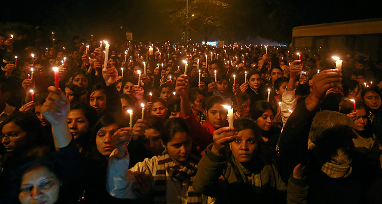 Жители Дели в день смерти жертвы изнасилования 29 декабря. Фото: Danish Siddiqui / Reuters