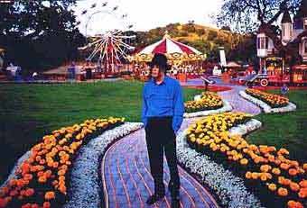 �������� ������ �������� Neverland. ���� � ����� www.lacortedelreydelpop.com