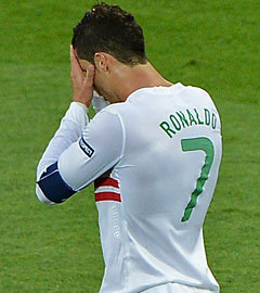 Криштиану Роналду в матче Дания – Португалия. Фото  (c)AFP  