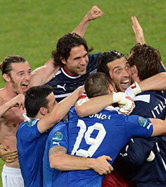 Сборная Италии в матче со сборной Ирландии. Фото  (c)AFP  