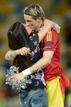 Поцелуй чемпиона. Фото (c)AFP