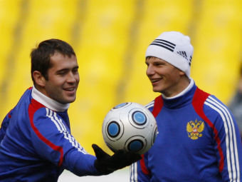 Александр Кержаков (слева) и Андрей Аршавин. Фото РИА Новости, Алексей Куденко