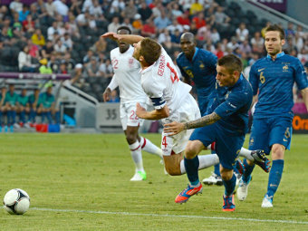 Эпизод матча Франция - Англия. Фото Reuters