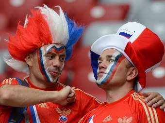 Российские фанаты на матче с Грецией, фото (c)AFP