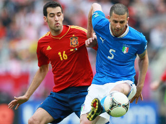 Тьяго Мотта (справа) в матче с Испанией. Фото РИА Новости, Антон Денисов