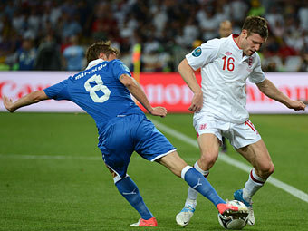 Эпизод матча Англия - Италия. Фото (c)AFP