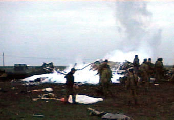 На месте катастрофа вертолета Ми-8 в Чечне, кадр телеканала НТВ