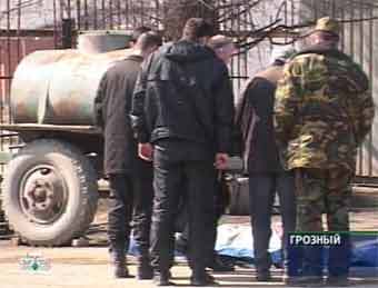 Сотрудники спецслужб на месте проведения операции в Грозном. Кадр НТВ