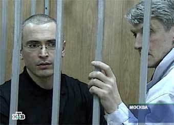 Михаил Ходорковский и Платон Лебедев в зале суда. Кадр НТВ, архив