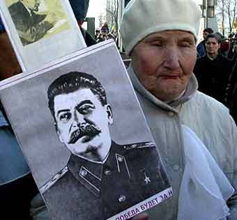 На коммунистической демонстрации 7 ноября. Фото Юлии Вишневецкой, Лента.Ру