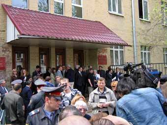 Вход в здание суда, фото Юлии Вишневецкой, Лента.Ру