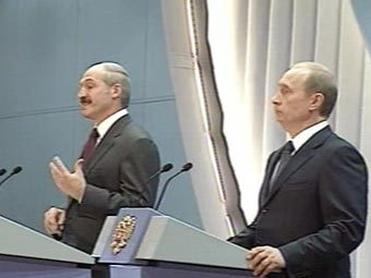 Александр Лукашенко и Владимир Путин, кадр телеканала НТВ, архив