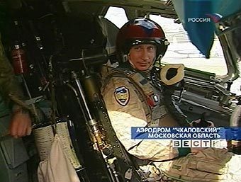 Владимир Путин на борту бомбардировщика Ту-160. Съемки телеканала "Россия"