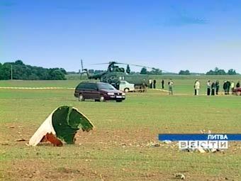 Sur loko de la kraŝo de la Su-27. Kadro de televidkanalo Rossija, arkivo
