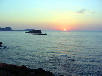   ,    ibizahotelguides.com