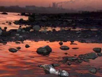 Загрязненная вода реки Сунгари, фото Reuters
