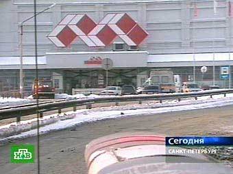 Торговый центр "Максидом" в Санкт-Петербурге. Кадр телеканала НТВ