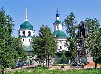 Памятник адмиралу Колчаку в Иркутске