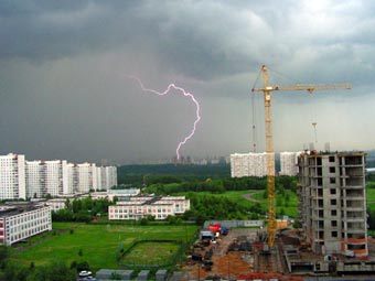 Гроза в Москве. Фото с сайта drugaya.msk.ru