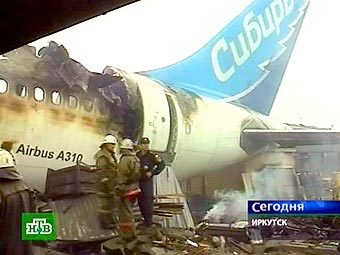 Обломки А-310 авиакомпании "Сибирь" в аэропорту Иркутска. Кадр телеканала НТВ, архив