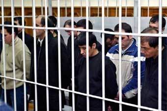 Группа "мятежников" уже осужденных за участие в беспорядках в Андижане в 2005 году. Фото Reuters, архив.