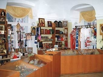 Магазин церковной утвари. Фото с сайта lavra.spb.ru 