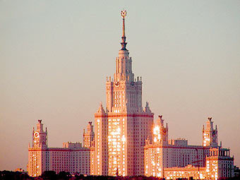 Главное здание МГУ. Фото с сайта msu.ru 