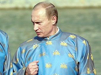 Владимир Путин в традиционном вьетнамском костюме на саммите АТЭС. Фото AFP