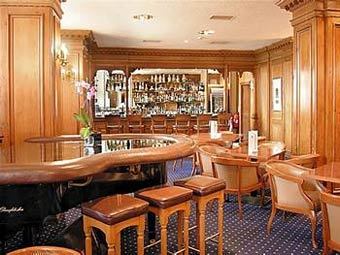 Pine Bar � ��������� Millennium Hotel. ���� � ����� expedia.com