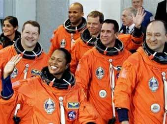 ������ ������ Discovery ����� �������, ���� AFP