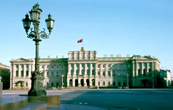 ���������� ������, ��� ������������� ���������� �����-����������. ���� � ����� spb-palaces.narod.ru