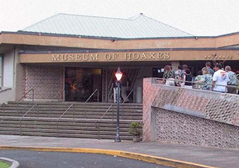 ������ The Museum of Hoaxes. ���� � ����� vyuz.com.