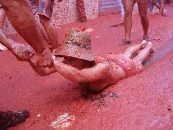 Праздник Томатина. Фото с сайта www.latomatina.es Праздник Томатина. Фото с сайта www.latomatina.es