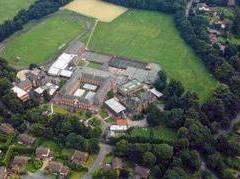 Возле школы в Ливерпуле произошел взрыв