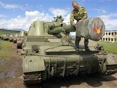 Грузия не выпускает последний российский эшелон