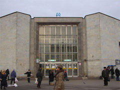 В питерском метро на рельсы упал пьяный пассажир