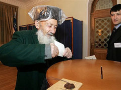 Голосование на выборах в Узбекистане. Фото <a href=http://lenta.ru/info/afp.htm>AFP</a>