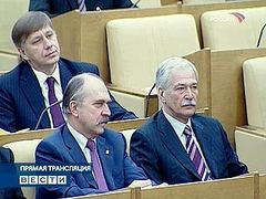 Борис Грызлов (справа) на заседании Думы пятого созыва. Кадр телеканала quot;Россия quot; 