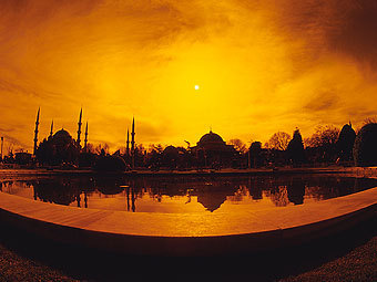 Вечерний Стамбул. Фото © Photos.com/Cube Вечерний Стамбул. Фото © Photos.com/Cube