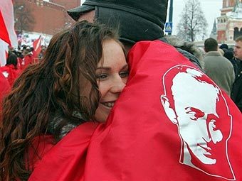 Активисты движения 'Наши'. Фото AFP Активисты движения 'Наши'. Фото AFP