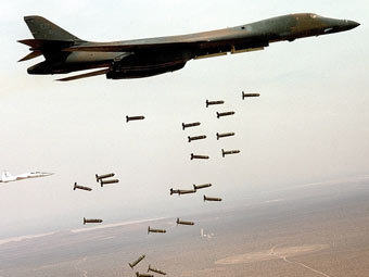 Бомбардировщик B1-B ВВС США. Фото с сайта wikimedia.org Бомбардировщик B1-B ВВС США. Фото с сайта wikimedia.org