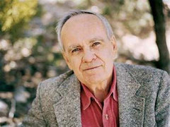 Писатель-затворник продал свой архив